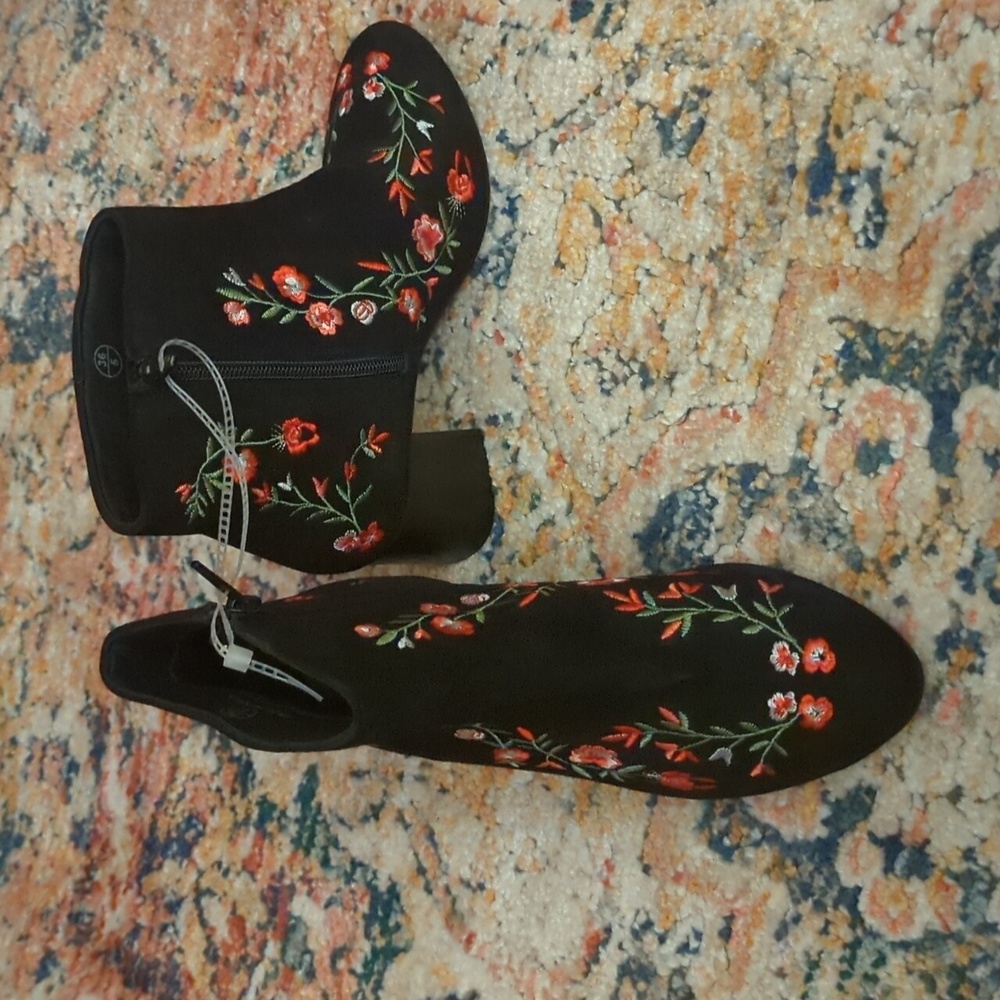 NWOT Calliso of California Veronaa Ankle Bootie - Picture 2 of 5